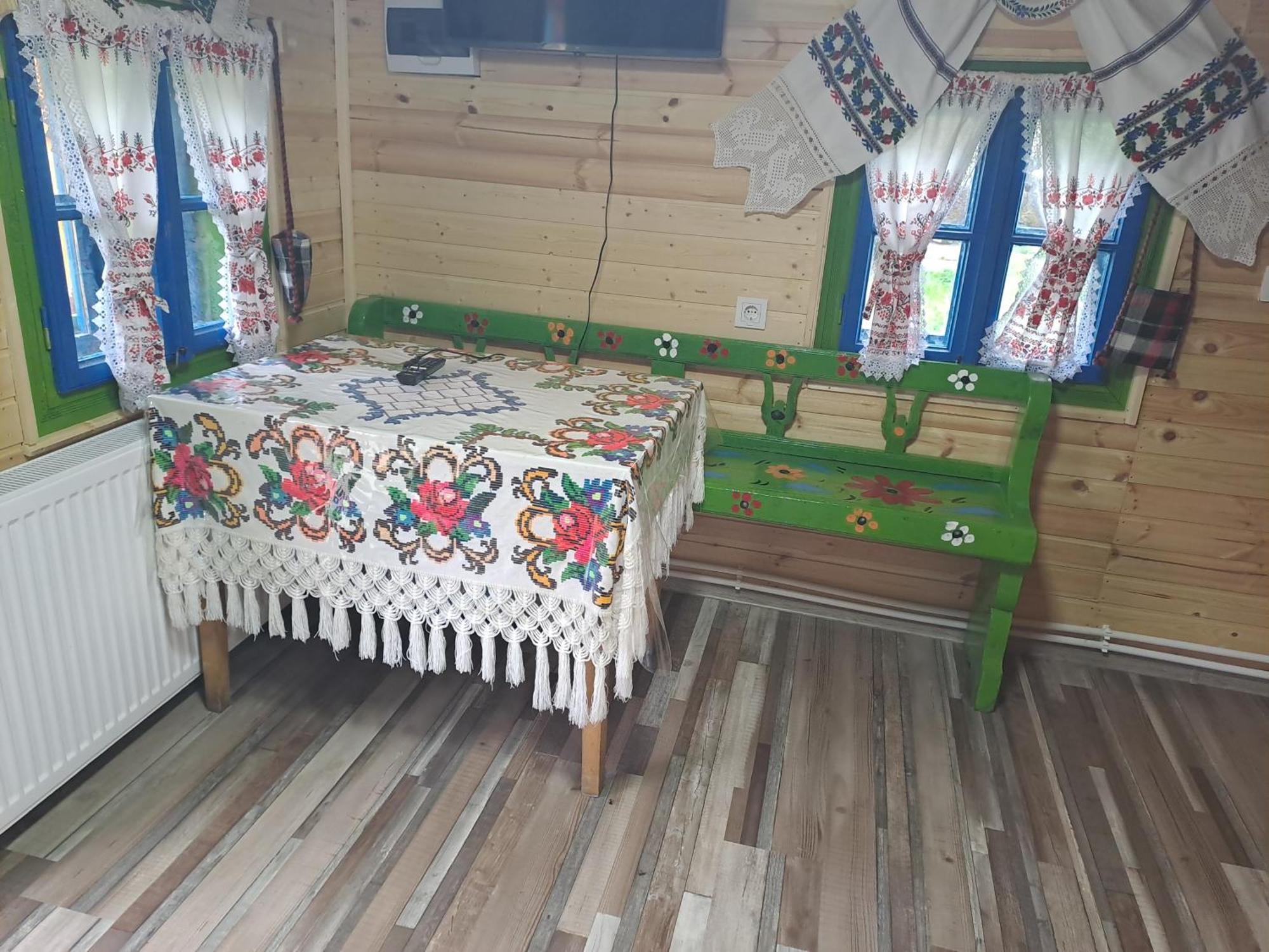 Complex Traditional Casuta Bunicilor-Breb الغرفة الصورة