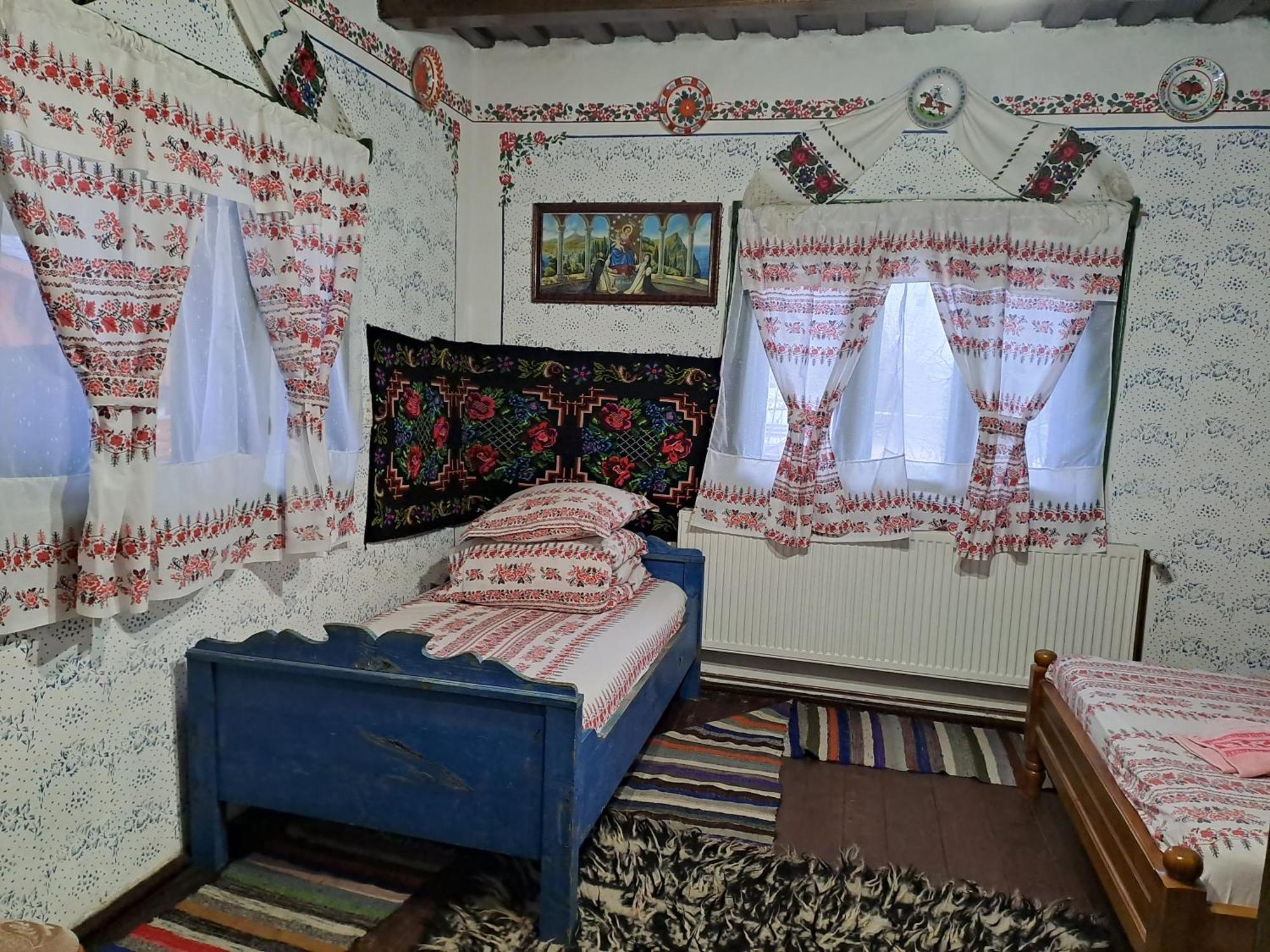 Complex Traditional Casuta Bunicilor-Breb الغرفة الصورة